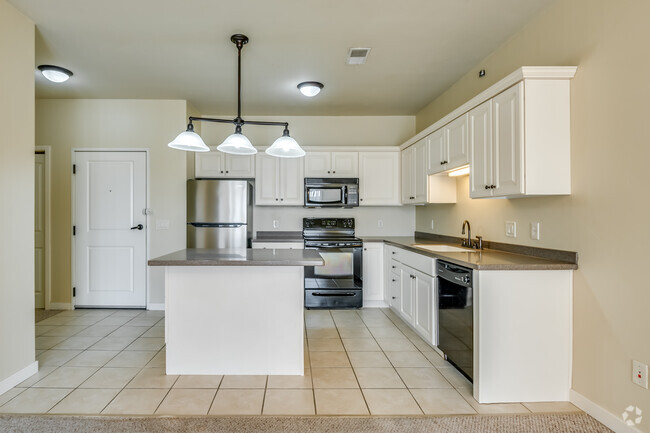 2BR, 2BA - 944SF - Kitchen - Morgan Crossing Apartments