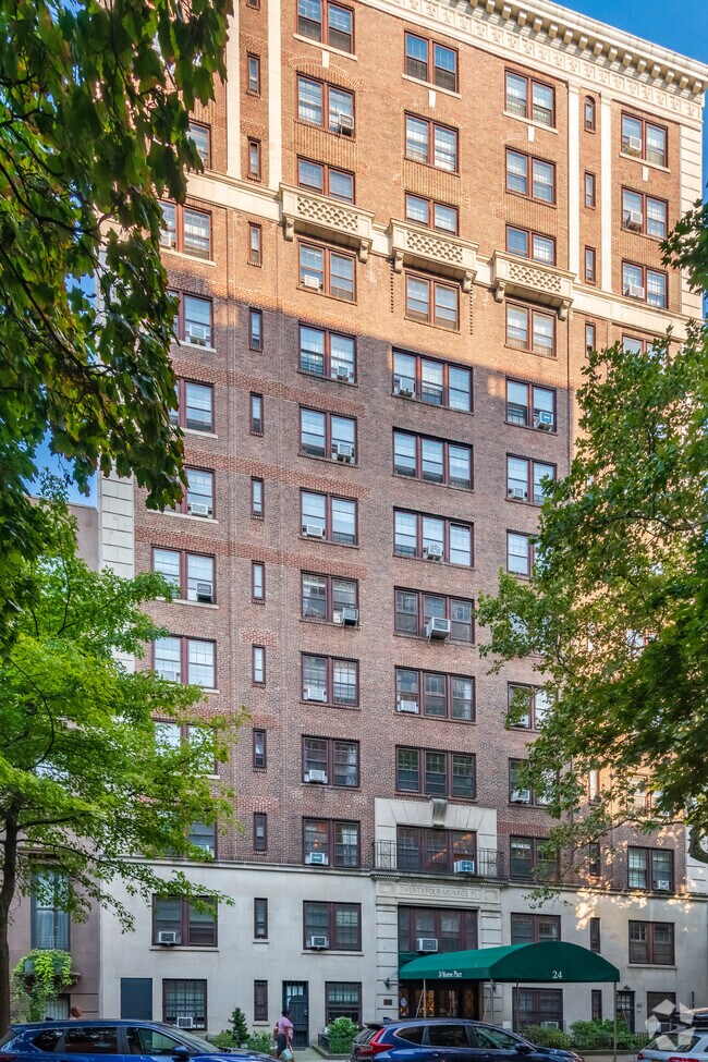 Building Photo - 24 Monroe Pl