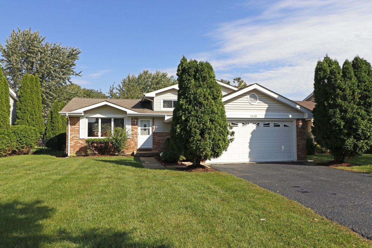 1118 E Olde Virginia Rd, Palatine, IL 60074 House for Rent in