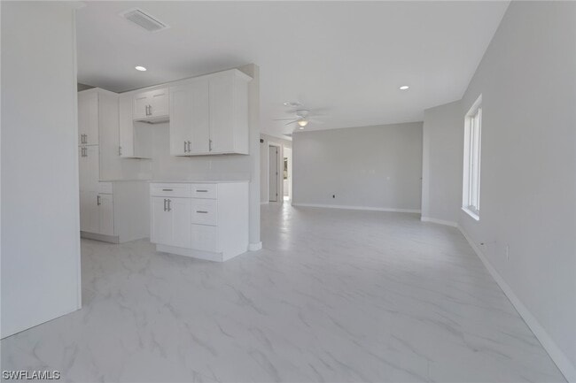 Building Photo - 617-619 SE 12th Ct