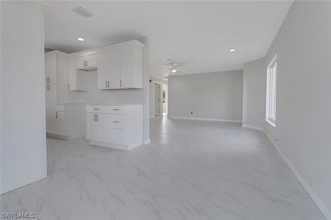 Foto del edificio - 617-619 SE 12th Ct