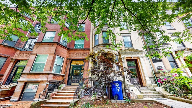 Foto del edificio - 1071 Beacon St