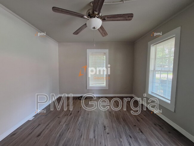 Foto del edificio - 122 Irwin St