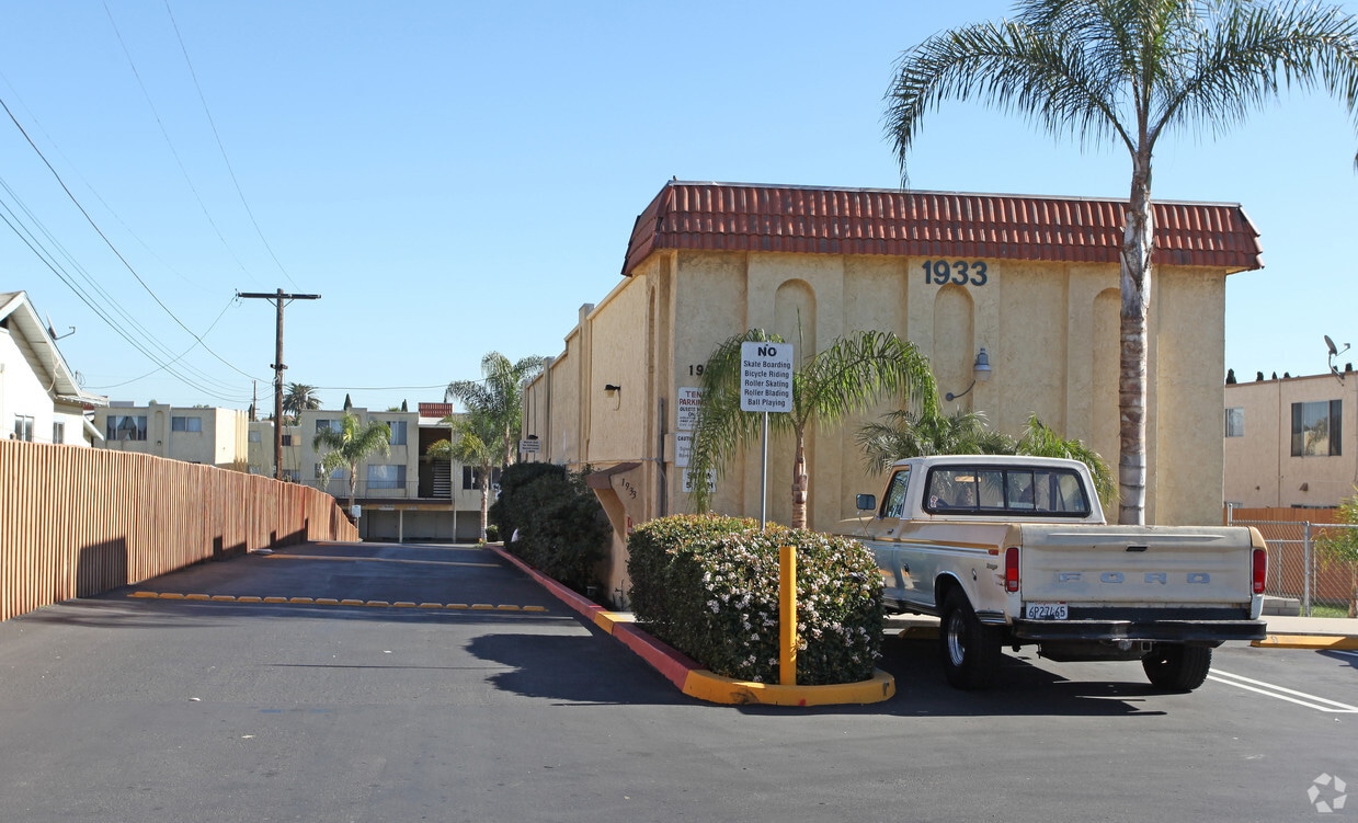Building Photo - 1933 L Ave