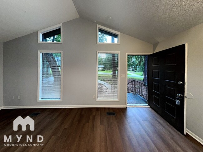 Building Photo - 5927 Creekwood Rd