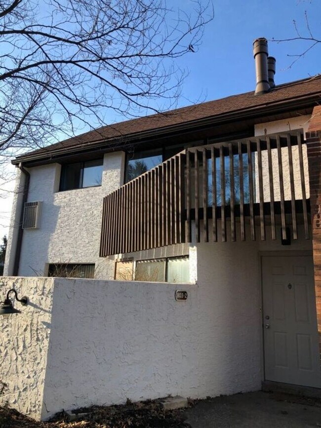 Foto del edificio - Immaculate 2 bedroom Loft Style Condo avai...