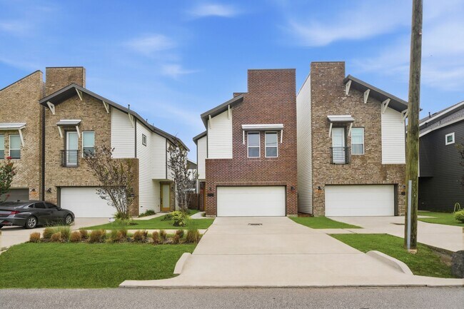 Building Photo - 5814 Cebra St