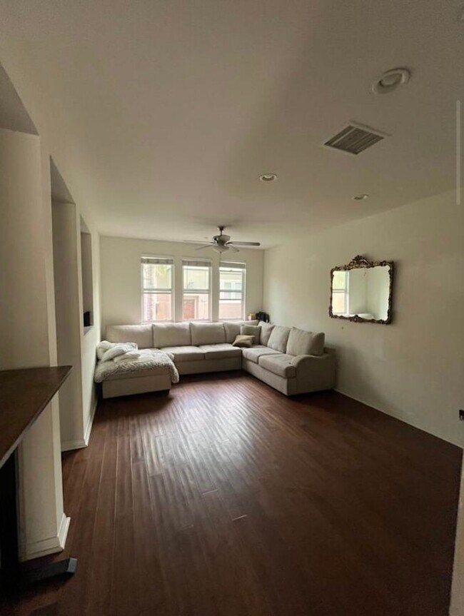 Foto del edificio - 4 Bluefin Ct