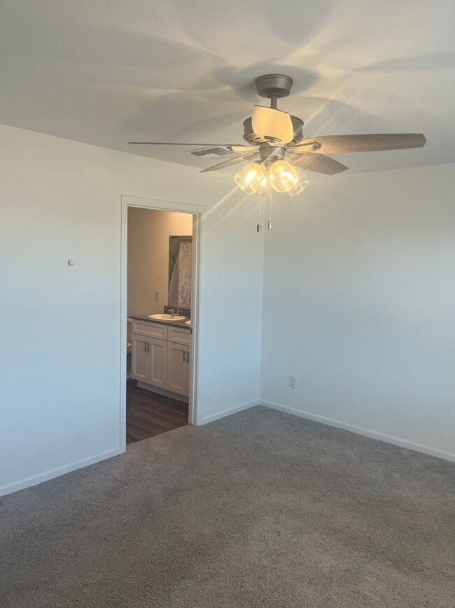 Building Photo - Beautiful 4 Bedroom 2 Bathroom split floor plan home in the newly built Turquoise Hills Neighborh...