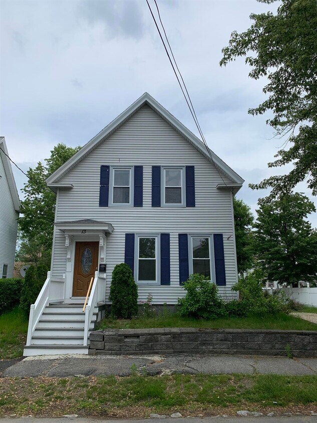 13 N Adams St Unit 1, Manchester, NH 03104 Room for Rent in