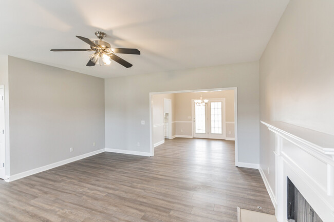Building Photo - 302 12 Oaks Ln