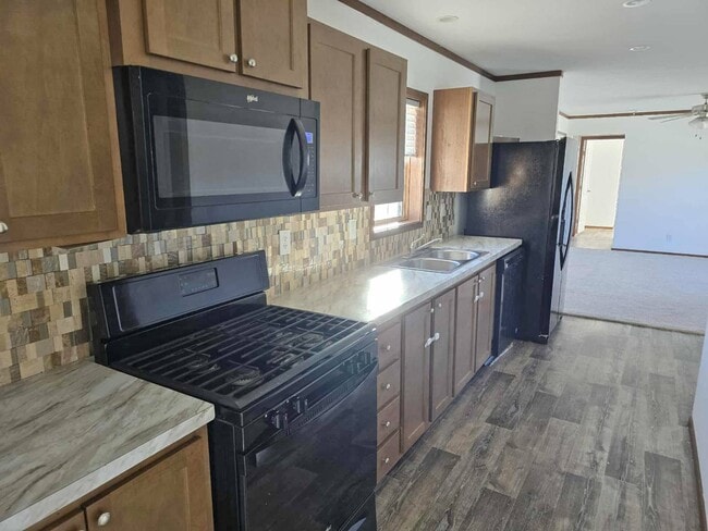 Building Photo - 45 Lincoln Ave