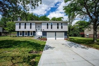 Building Photo - 810 Clearfield Ln