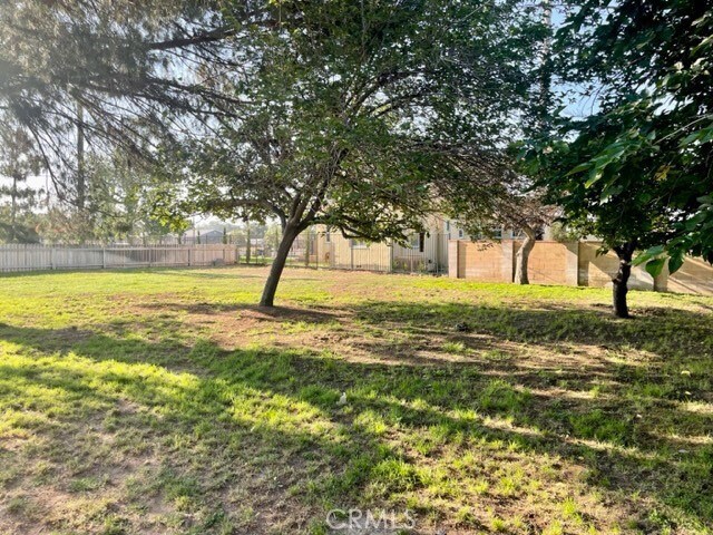 Foto del edificio - 8206 Juniper Ave