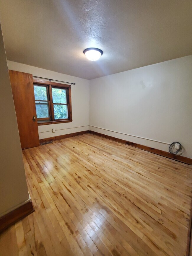 Foto del edificio - 240 S. Healy Ave