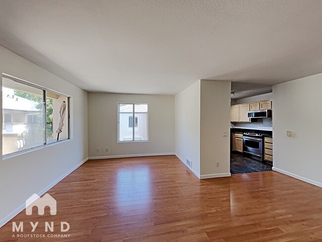 Building Photo - 690 Applause Pl