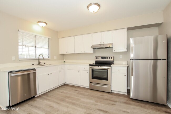 Building Photo - 3222 W Potter Dr