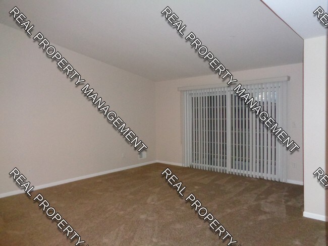 Building Photo - 537 Cambridge Ct