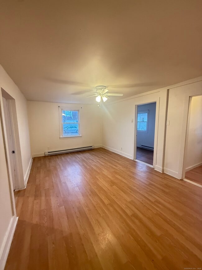 Foto del edificio - 23 Hayward Ave