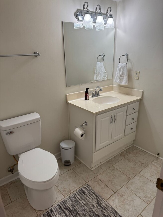 Foto del edificio - Fully Furnished 3BR 2BA Condo with Pool & ...