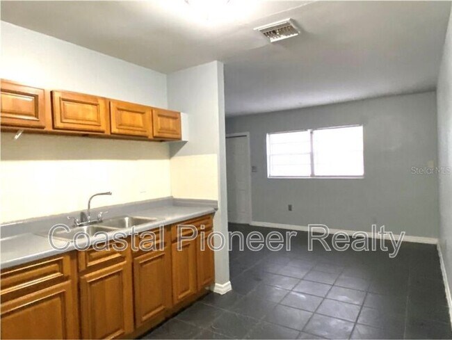 Foto del edificio - 9502 N 11th St