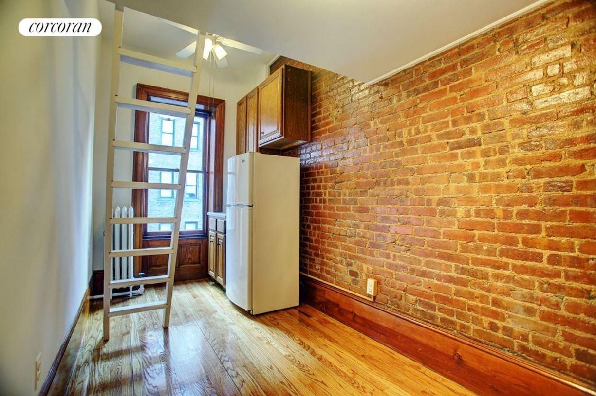 Primary Photo - 104 W 80th St