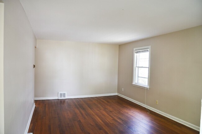 Foto del edificio - 3 Bedroom Home in Clintonville!