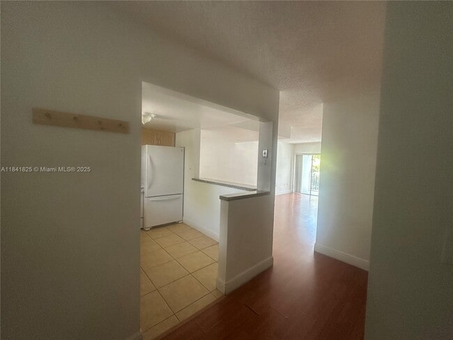 Building Photo - 9375 Fontainebleau Blvd