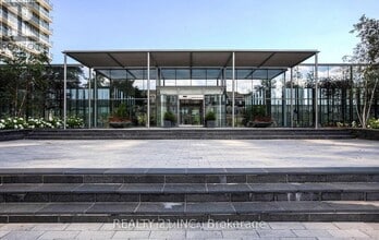 Building Photo - 105 The Queensway