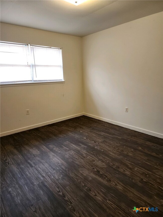 Building Photo - 309 Sunset Ln