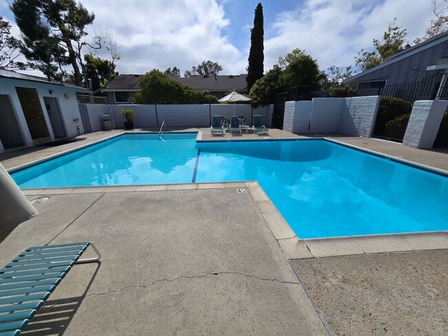 Building Photo - Beautiful la Jolla condo
