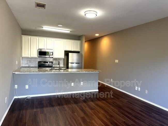 Building Photo - 10710 Mathom Landing