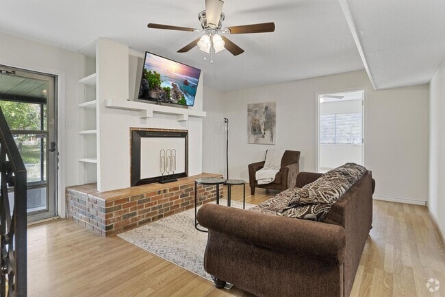 Building Photo - 8407 Deer Haven Dr