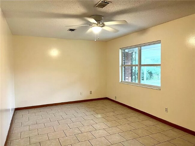Foto del edificio - 2226 Formosa Cir