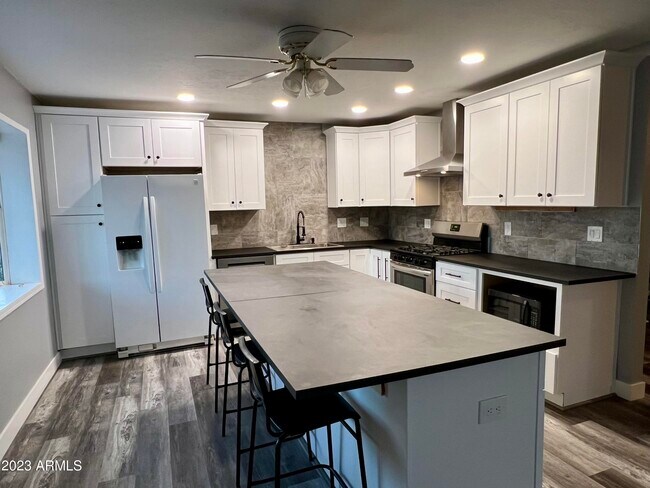 Foto del edificio - 7329 E Lewis Ave