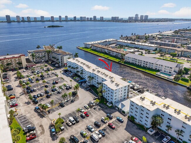Foto del edificio - 104 Paradise Harbour Blvd