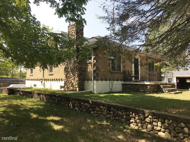Building Photo - 18387 Lewis Rd
