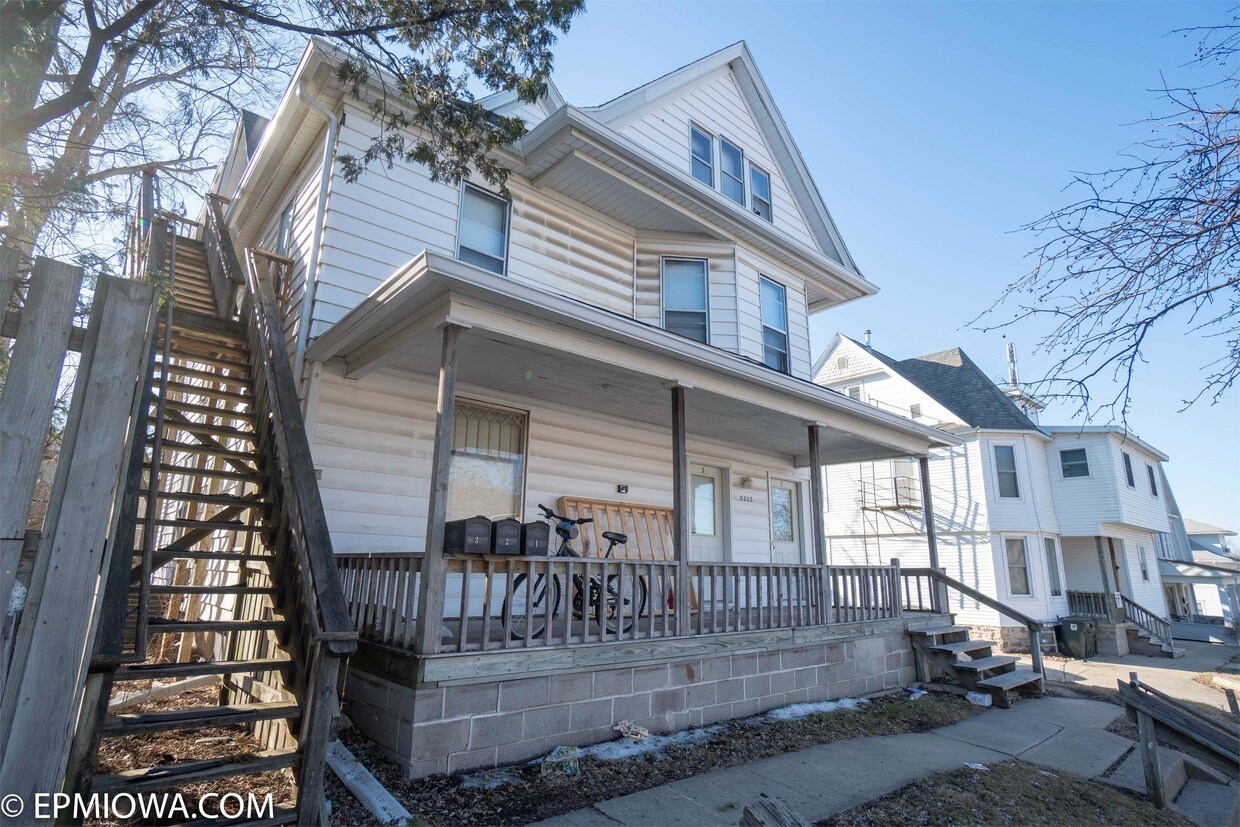 2315 Olive St, Cedar Falls, IA 50613