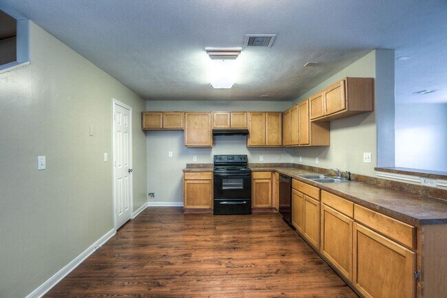Building Photo - 10602 Pine Landing Dr
