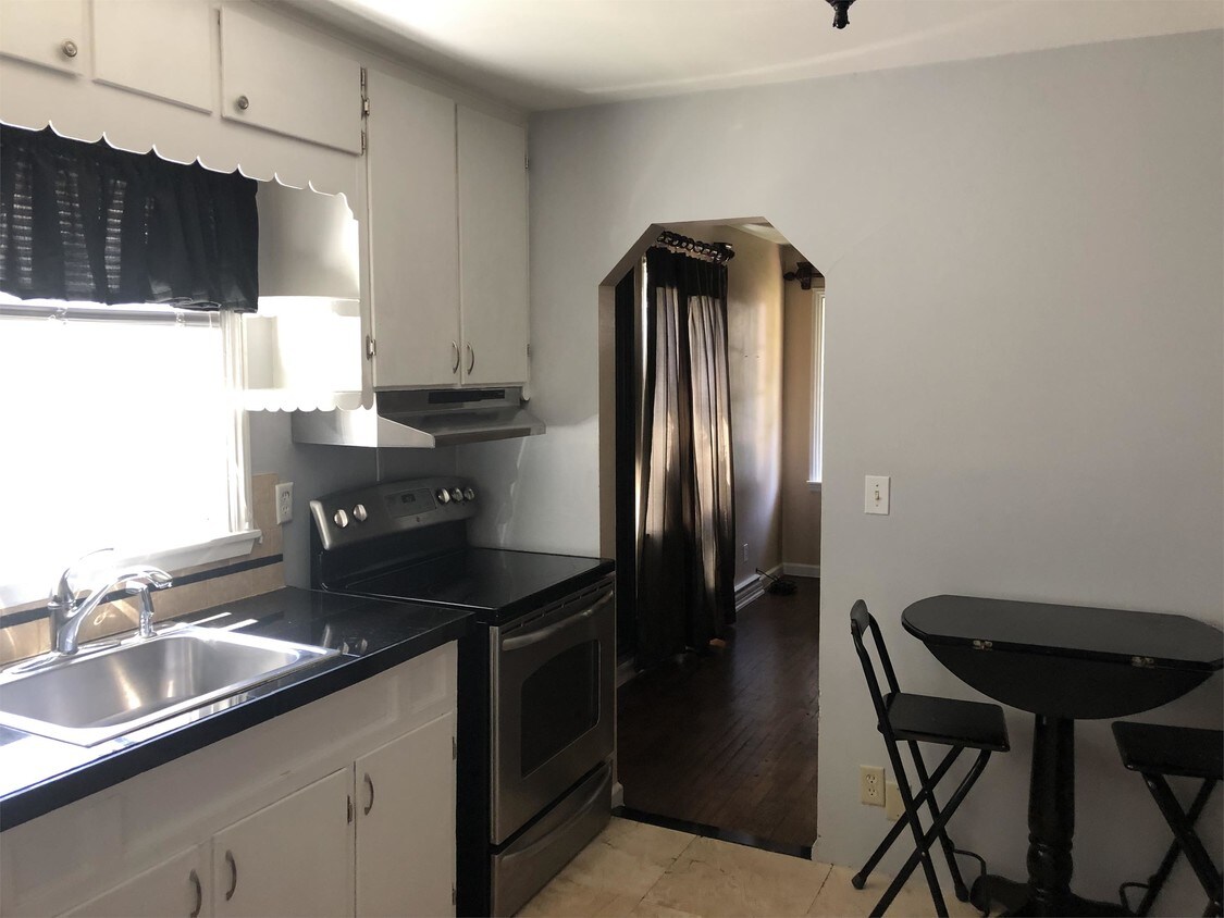 Foto principal - 2411 Forest Rd