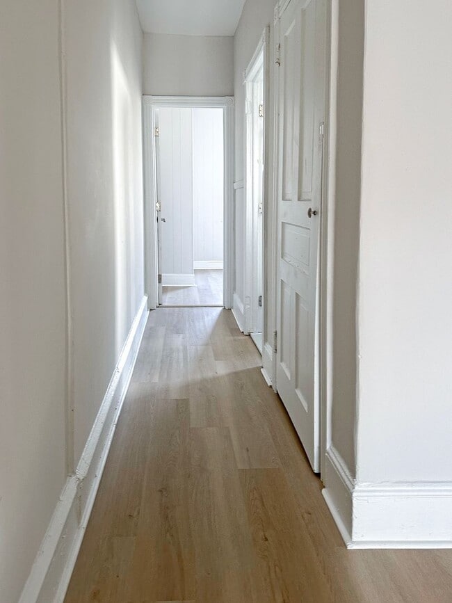 Building Photo - Modern Charm: Newly Renovated Three-Bedroo...
