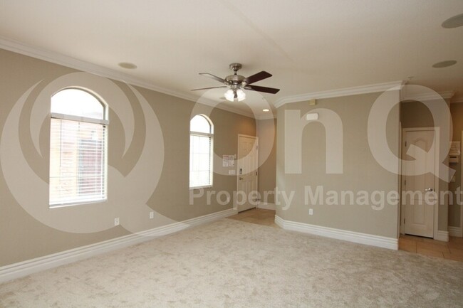 Foto del edificio - 1350 South Greenfield Road