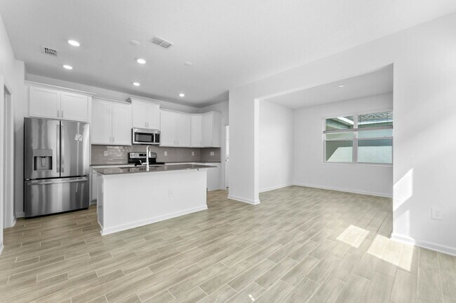 Foto del edificio - Modern Open-Concept Home with Designer Finishes and Community Amenities.