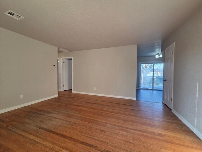 Foto del edificio - 1917 Treat Dr