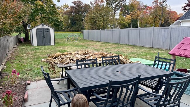 Building Photo - 19 Rose Ave