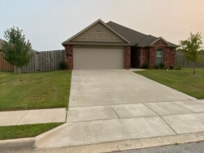 Building Photo - 120 Cisterna Dr