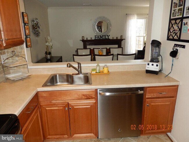 Building Photo - 6054 Old Landing Way