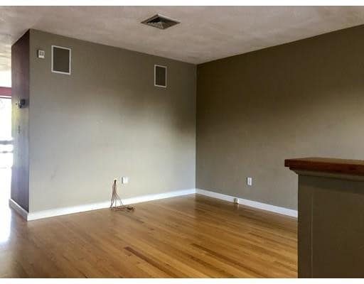 Building Photo - 12 Camelot Dr