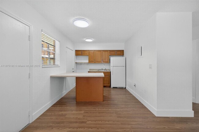Foto del edificio - 7155 W 14th Ct