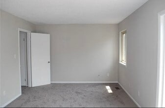 Building Photo - 710 Waters Dr